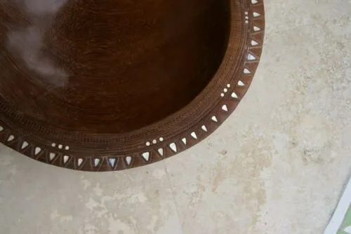 16”x 16”x 4”UNIQUE  STUNNING KWILA WOOD DEEP BOWL WITH INCISED BORDERS AND TEAR SHAPE & ROUND MOTHER OF PEARL INLAYS BY RENOWNED TRIBAL SCULPTOR FROM REMOTE TROBRIAND ISLANDS MELANESIA MASSIM SOUTH PACIFIC COLLECTOR DESIGNER ART 2A64