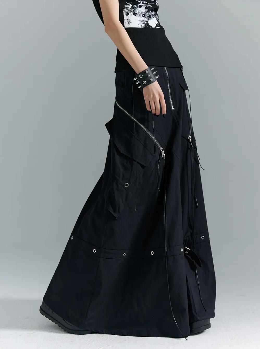 Frustration Garden Gothic Cargo Maxi Skirt - Black Floor-Length with Zipper Details and Multiple Pockets